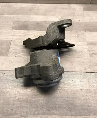 Volvo V60 Engine mount bracket 31277689