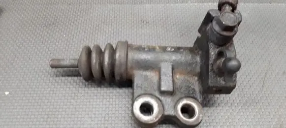 Hyundai Terracan Clutch slave cylinder 