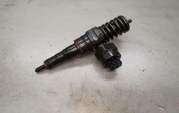 Volkswagen Sharan Fuel injector 038130073AC 0414720029
