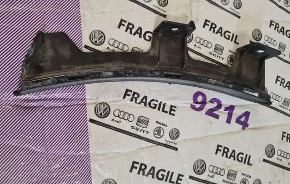 Porsche Macan (95B) Rear bumper corner part panel trim 95B853828A