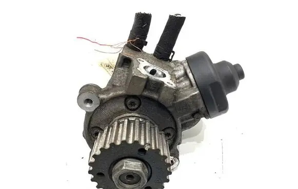 Volkswagen Golf VII Fuel injection high pressure pump 04L130755D