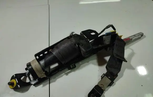 Volvo S60 Front seatbelt