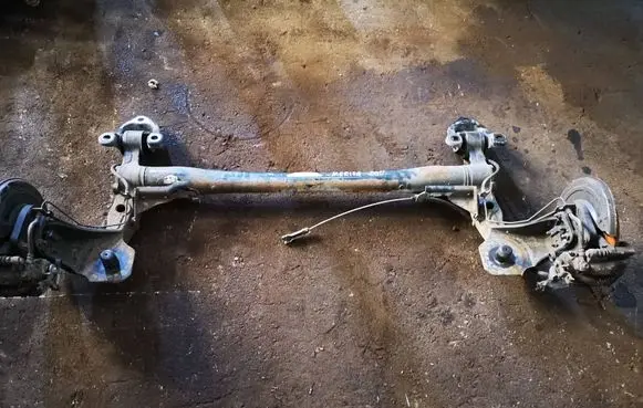 Opel Meriva B Rear axle beam 