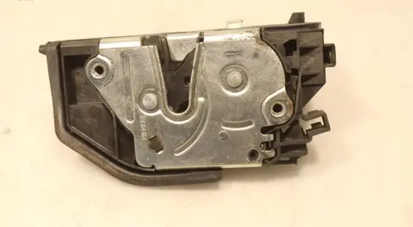 BMW 1 E81 E87 Front door lock 7167077