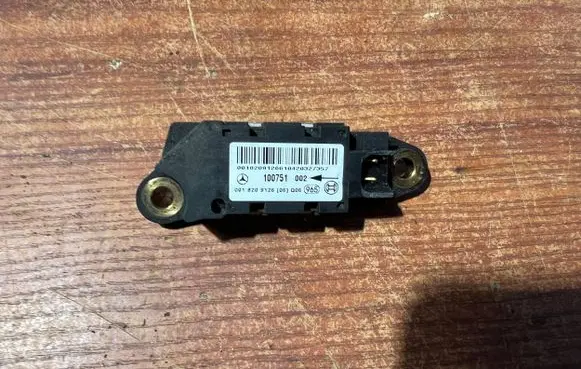 Mercedes-Benz C W203 Airbag deployment crash/impact sensor 0018209126 100751 100751002