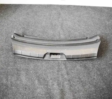 Trunk/boot sill cover protection