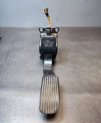 Mercedes-Benz Sprinter W901 W902 W903 W904 Accelerator throttle pedal A9063000304