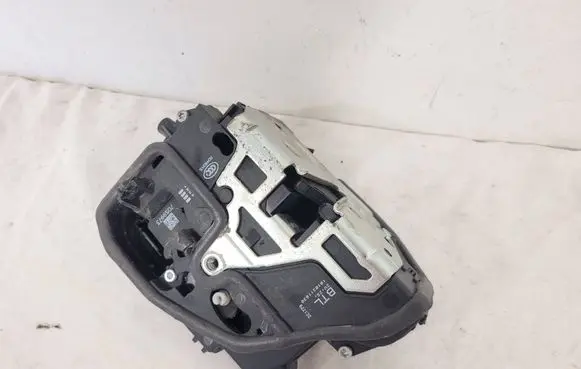 BMW X1 E84 Front door lock 7059973
