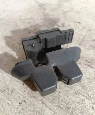 Loading door lock