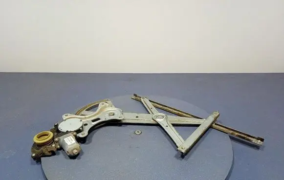 Toyota Corolla Verso E121 Front door window regulator with motor 69820-0F010