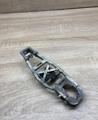 Volkswagen Touran I Front door exterior handle/bracket 1T0837885 1T0839885