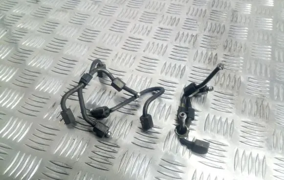 Peugeot 206 Fuel injector supply line/pipe 