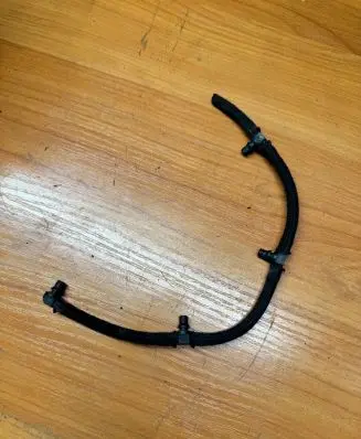 BMW 5 E60 E61 Fuel injector supply line/pipe 