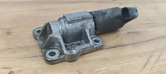 Volvo XC70 Camshaft vanos timing valve 8670422