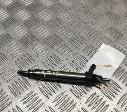 Mercedes-Benz GL X166 Fuel injector A2560705600 0261500805