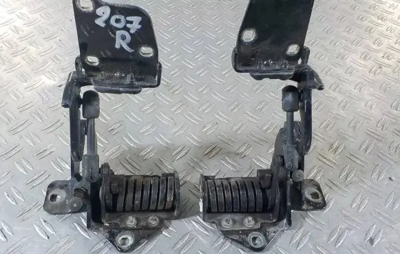 Mercedes-Benz E C207 W207 Convertible roof hinge A2077500328 ES92