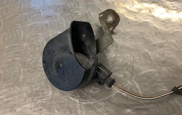 Volkswagen PASSAT B6 Horn signal A28657625 007424