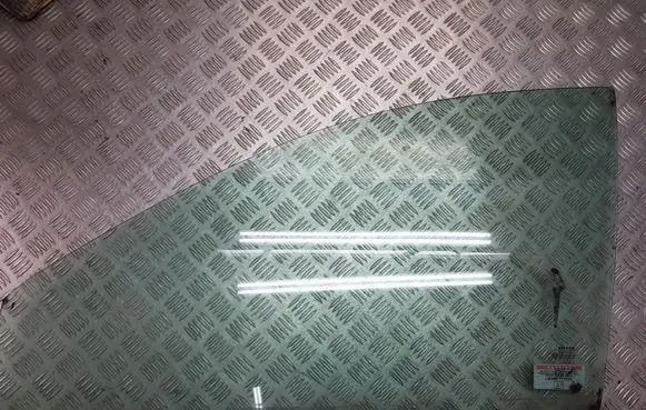 Nissan Almera Tino Front door window glass four-door
