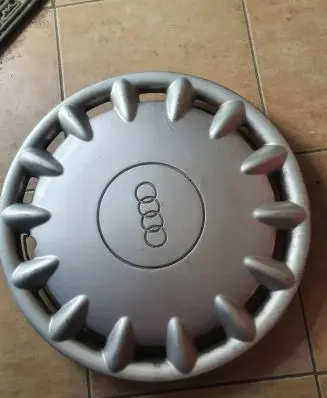 Audi A6 S6 C5 4B R15 wheel hub/cap/trim 8D0601147B