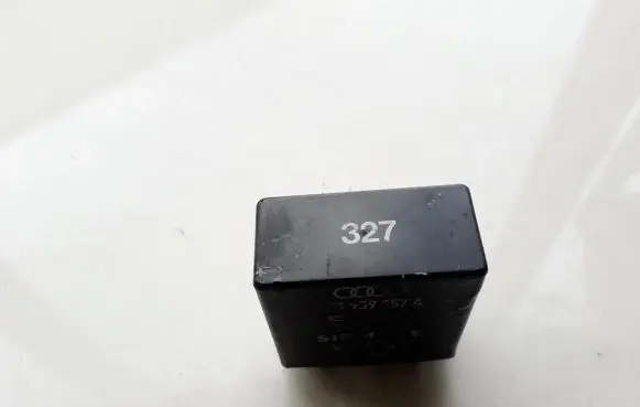 Audi A6 S6 C4 4A Other relay