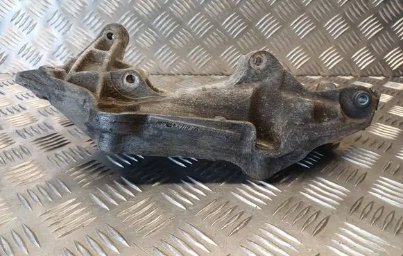 Opel Vivaro Generator/alternator bracket 117103703R