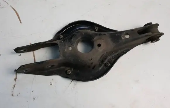 BMW 1 F20 F21 Rear upper control arm/wishbone 6867540