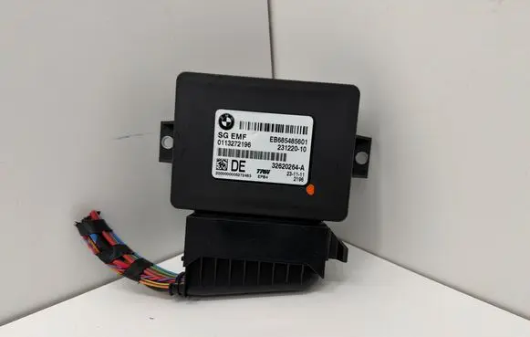 BMW 5 F10 F11 Hand brake control module 6854856 0113272196 32620264A
