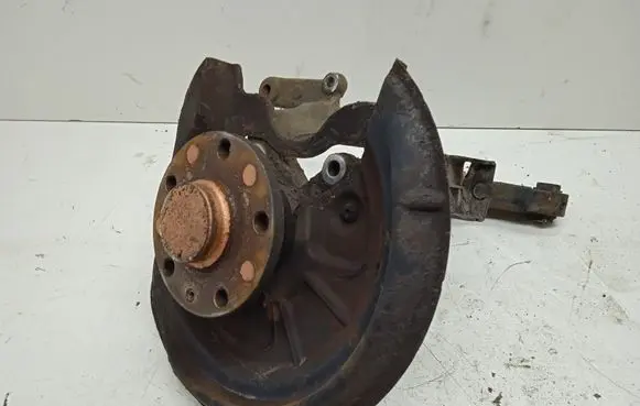 Rear wheel hub