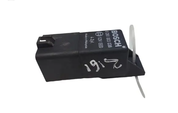 Skoda Octavia Mk2 (1Z) Glow plug pre-heat relay 0281003038 038907281D