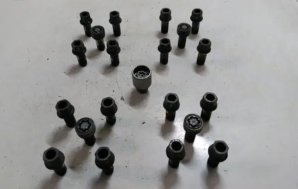 Audi A4 S4 B8 8K Nuts/bolts 