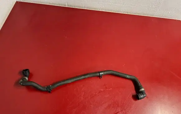 Engine coolant pipe/hose