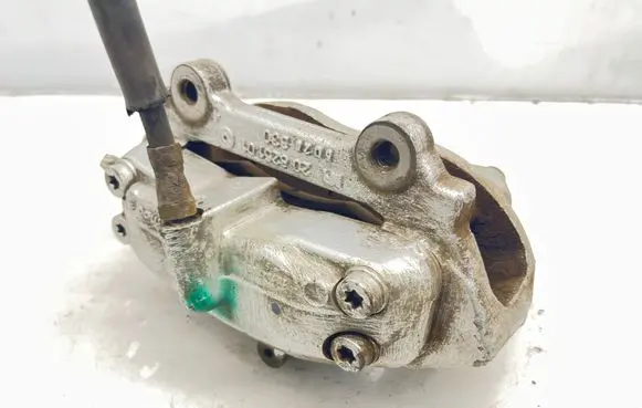 Mercedes-Benz S W220 Front brake caliper 20825101