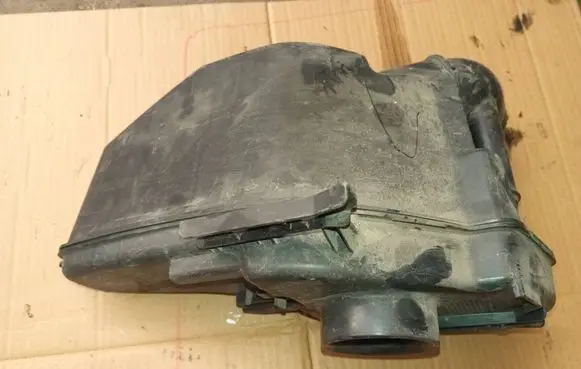 Intake resonator