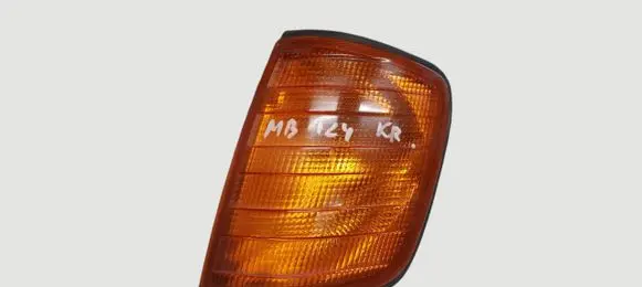 Mercedes-Benz E W124 Front indicator light 42700R6 BOSCH