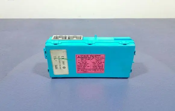 Mitsubishi Outlander Comfort/convenience module MR587875