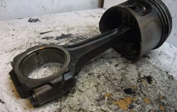Piston with connecting rod