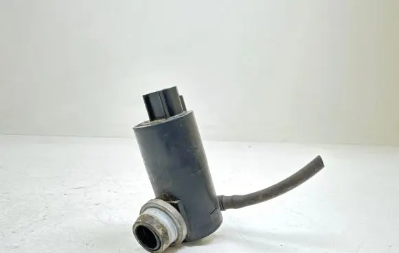 Toyota Avensis T270 Windscreen/windshield washer pump 30891 100531A