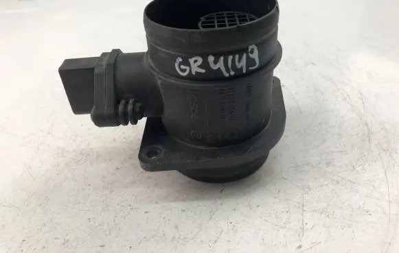 Volkswagen PASSAT B6 Mass air flow meter 038906461B