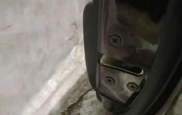 Mazda 2 Front door lock