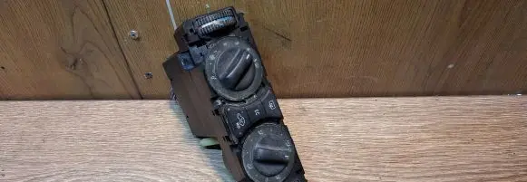 Mercedes-Benz E W210 Climate control unit 2108303185