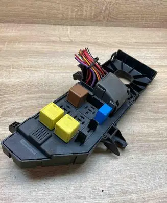 Opel Vectra C Fuse module 518721022 460023260