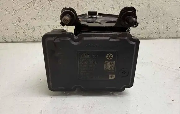 Volkswagen Golf VI ABS Pump 1K0907379BJ 1K0614517DG