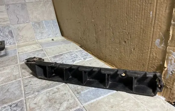 Saab 9-3 Ver1 Front bumper mounting bracket 12785982