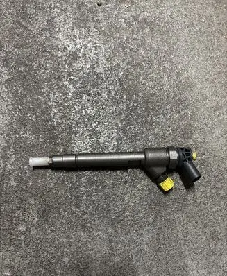 Mercedes-Benz ML W163 Fuel injector 0445110572