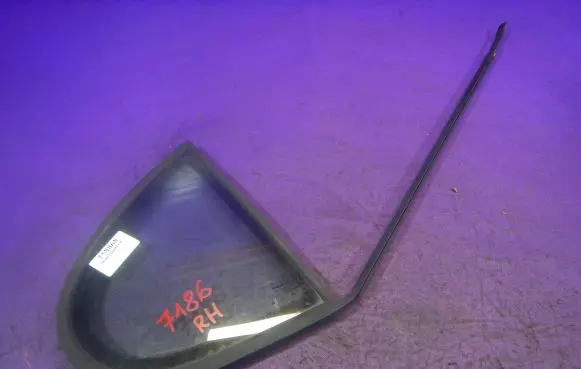 Seat Leon (1M) Front door window glass four-door