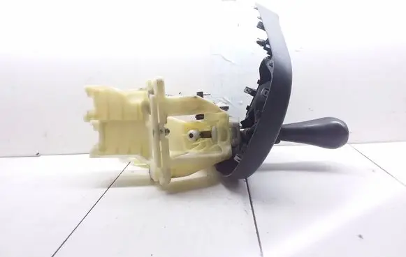 KIA Carens II Gear shifter/selector 846501D300 437002HXXX
