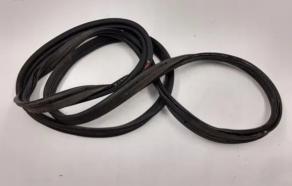 Ford Focus Seal rubber (tailgate) 