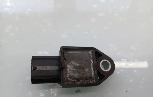Toyota Avensis T250 Airbag deployment crash/impact sensor 8983305010 8983305010R 286406481E