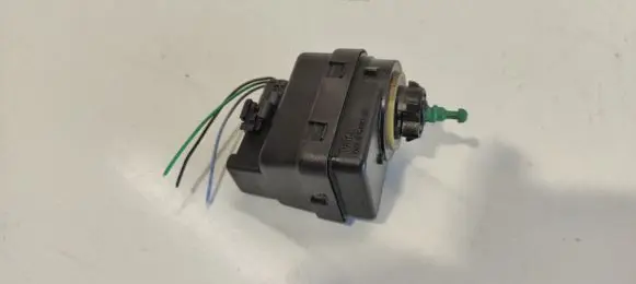Headlight level adjustment motor