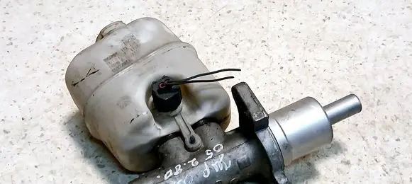 Jeep Cherokee III KJ Master brake cylinder 34666037